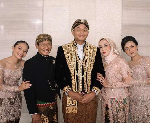 Potret Amel Carla di Pesta Pernikahan Sang Kakak, Tubuh Langsungnya Bikin Salfok