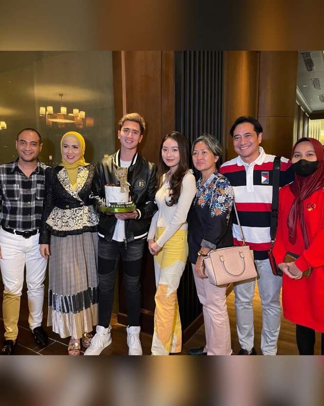 10 Adu Gaya Natasha Wilona VS Livy Renata di Ultah Verrell Bramasta ke-26, Siapa Lebih Cocok?