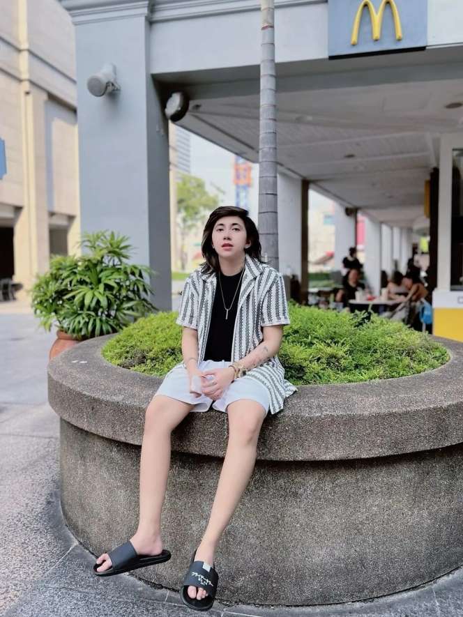 Masih Ingat Dera Indonesia Idol yang Tomboy? Kini Jadi Politisi Cantik, Lihat 8 Potretnya Sekarang