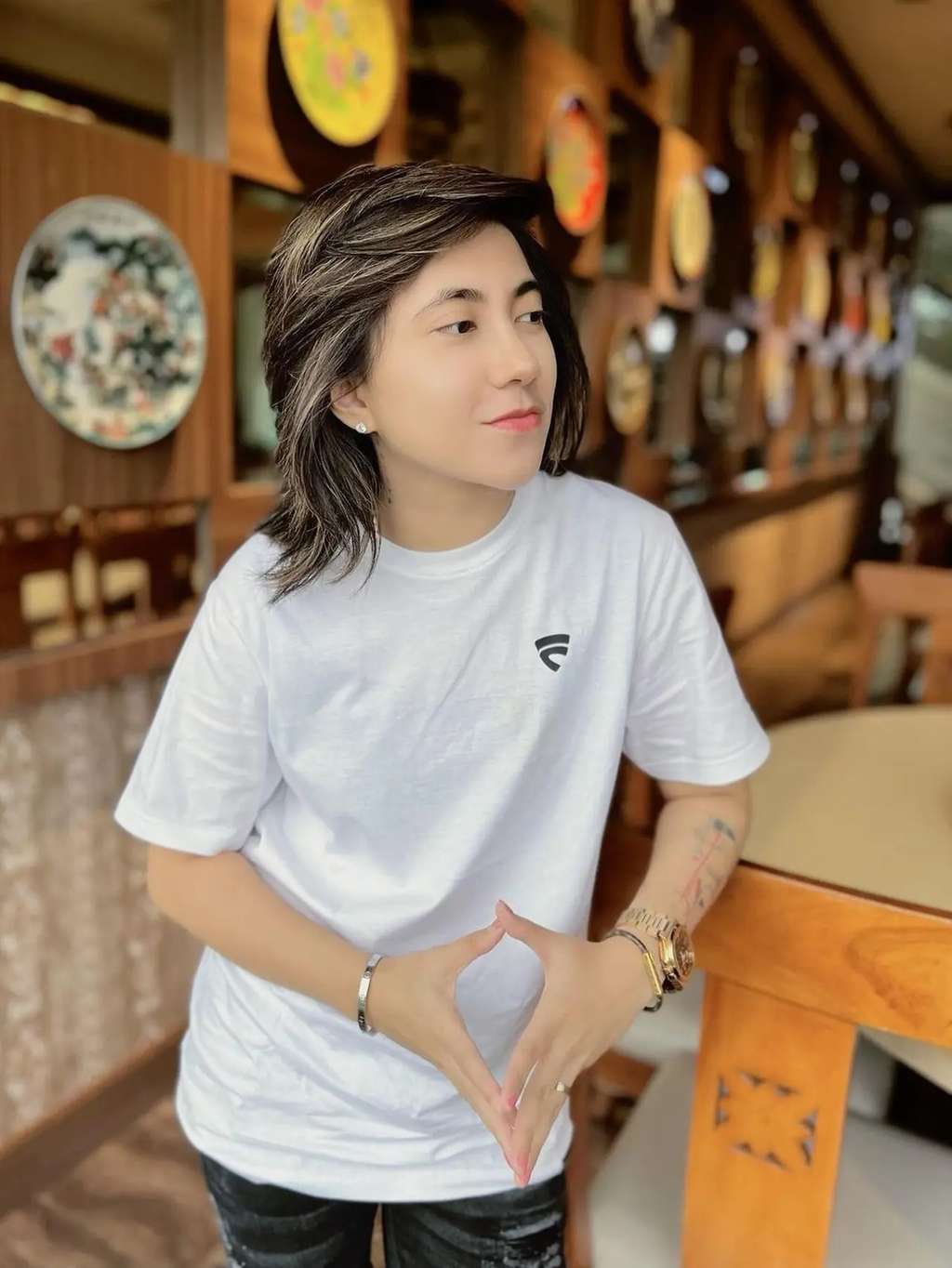 Masih Ingat Dera Indonesia Idol yang Tomboy? Kini Jadi Politisi Cantik, Lihat 8 Potretnya Sekarang