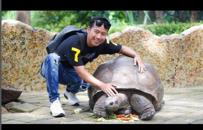 Artis Ini Dulunya Jualan Bakwan, Kini Tinggal di Rumah Mewah Seharga Rp15 M, Siapa Dia?