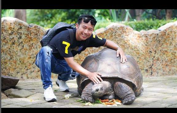 Artis Ini Dulunya Jualan Bakwan, Kini Tinggal di Rumah Mewah Seharga Rp15 M, Siapa Dia?