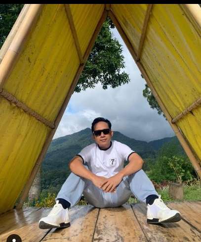 Artis Ini Dulunya Jualan Bakwan, Kini Tinggal di Rumah Mewah Seharga Rp15 M, Siapa Dia?