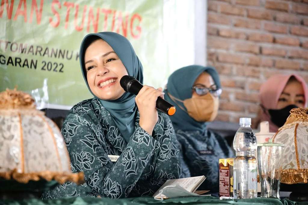 8 Potret Istri Bupati Gowa yang Viral Cantik & Bersuara Merdu, Ternyata Jebolan Ajang ini