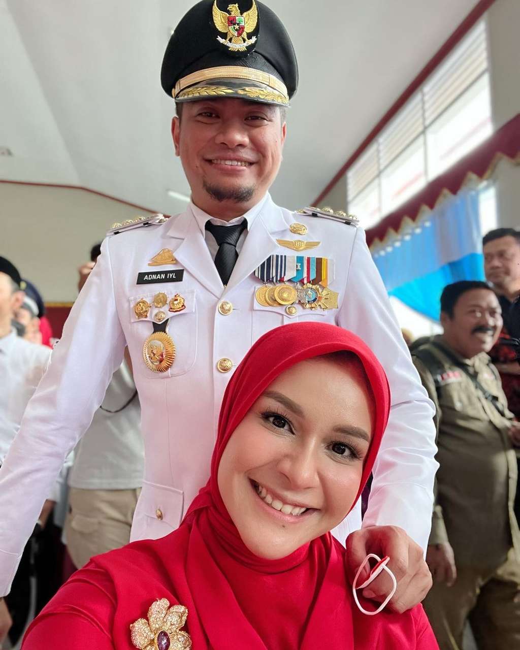 8 Potret Istri Bupati Gowa yang Viral Cantik & Bersuara Merdu, Ternyata Jebolan Ajang ini