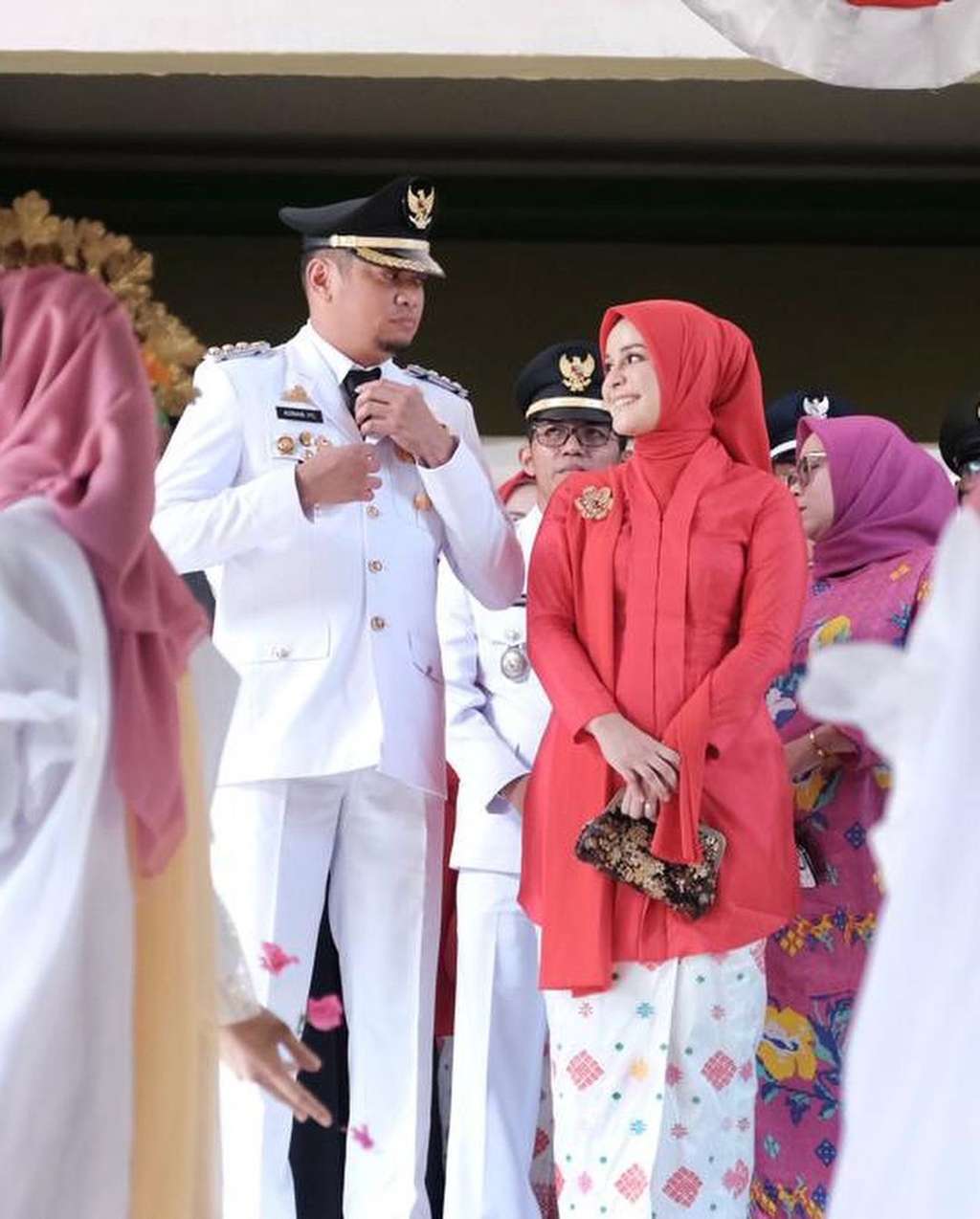 8 Potret Istri Bupati Gowa yang Viral Cantik & Bersuara Merdu, Ternyata Jebolan Ajang ini