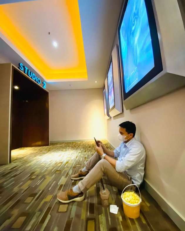 Momen Wakil Bupati Sahrul Gunawan Ngemper di Bioskop Bareng sang Anak, Netizen Salfok sama Putri Cantiknya Disebut Mirip Lisa BLACKPINK! 
