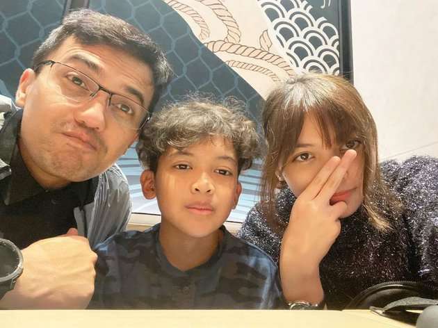 Momen Wakil Bupati Sahrul Gunawan Ngemper di Bioskop Bareng sang Anak, Netizen Salfok sama Putri Cantiknya Disebut Mirip Lisa BLACKPINK! 