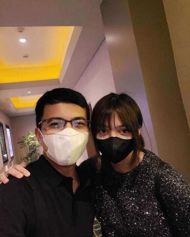Momen Wakil Bupati Sahrul Gunawan Ngemper di Bioskop Bareng sang Anak, Netizen Salfok sama Putri Cantiknya Disebut Mirip Lisa BLACKPINK! 