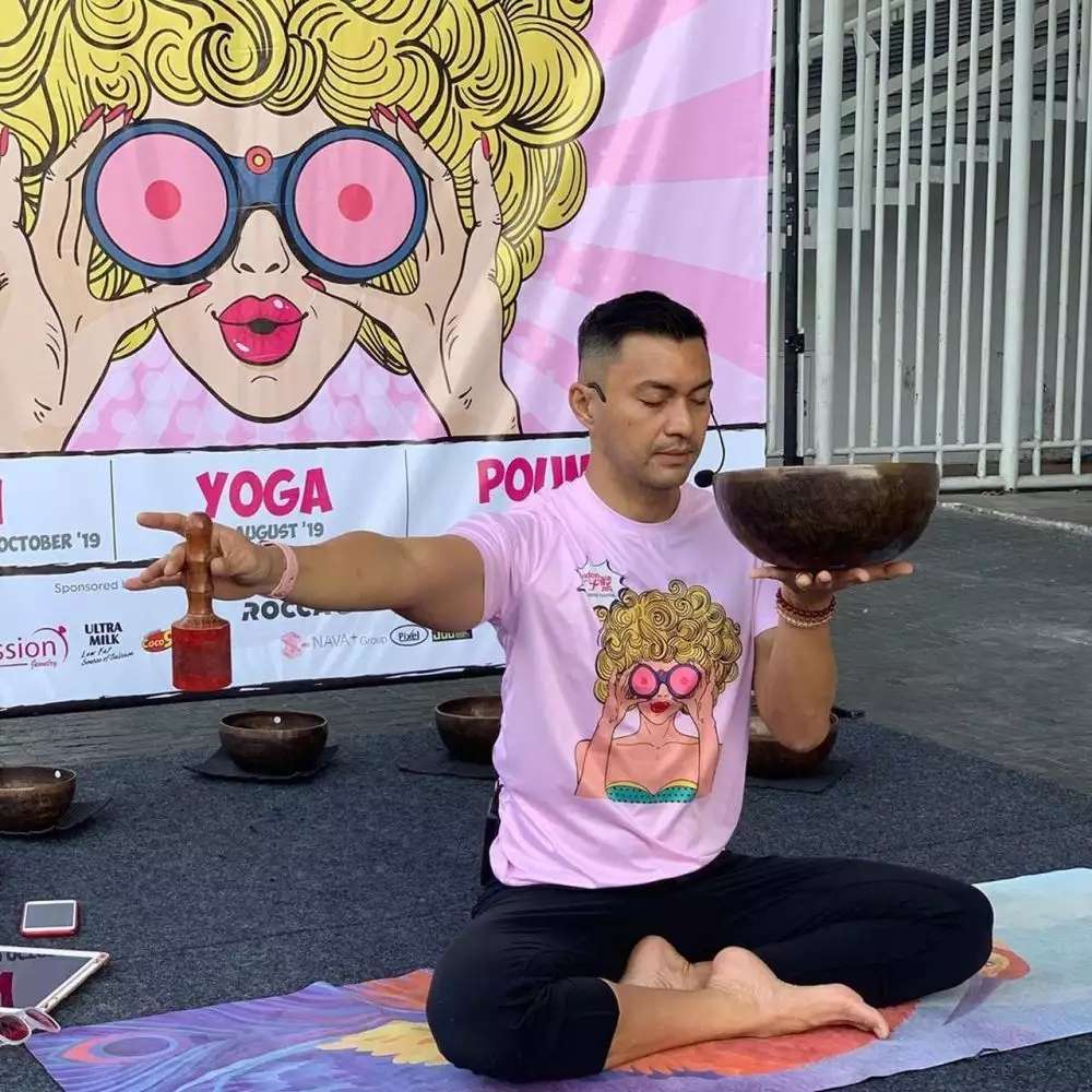 10 Gaya Artis Jadi Instruktur Senam, Anjasmara `Hot` Banget, Bikin Ibu-Ibu Heboh!