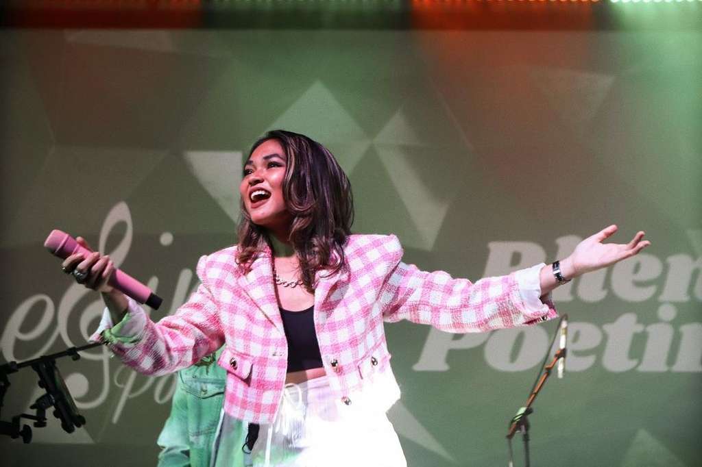 Potret Regina Poetiray Vokalis Baru Band Geisha, Pengganti Momo yang Suaranya Tak Kalah Cetar!