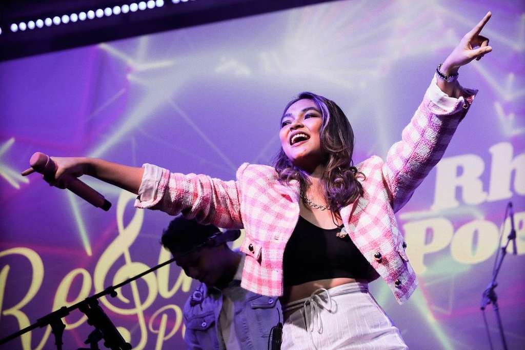 Potret Regina Poetiray Vokalis Baru Band Geisha, Pengganti Momo yang Suaranya Tak Kalah Cetar!