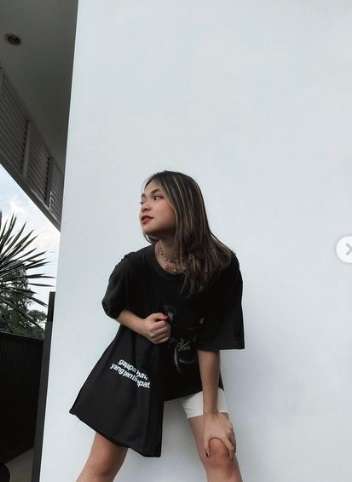 Potret Regina Poetiray Vokalis Baru Band Geisha, Pengganti Momo yang Suaranya Tak Kalah Cetar!
