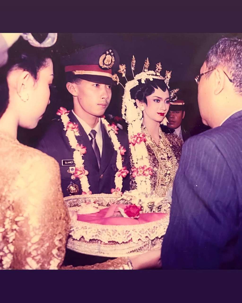 10 Potret Lawas Ibu Kombes Heni Tania saat Jadi Pengantin, Barbie Tercantik di Zamannya!