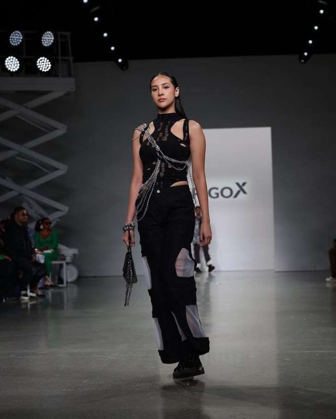 Sederet Artis Indonesia Melenggang di Atas Runway New York Fashion Week, Perut Rata Raline Shah Jadi Sorotan!