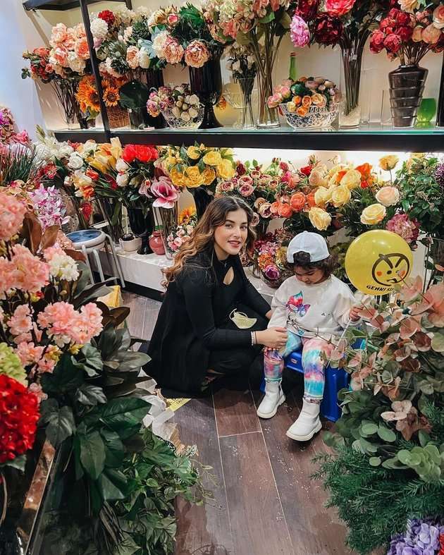 Tipis-tipis Tasya Farasya Perlihatkan Wajah Anaknya