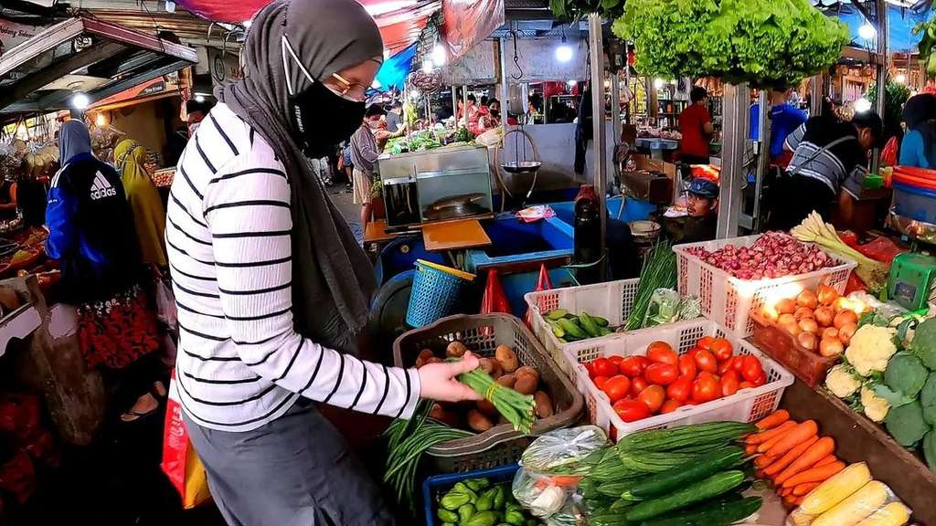 Ingat Bule Cantik Asal Inggis yang Dinikahi Pria Bekasi? Kini Jualan Soto Demi Bertahan Hidup, Lihat 7 Potretnya