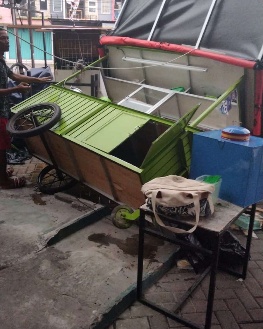 Ingat Bule Cantik Asal Inggis yang Dinikahi Pria Bekasi? Kini Jualan Soto Demi Bertahan Hidup, Lihat 7 Potretnya