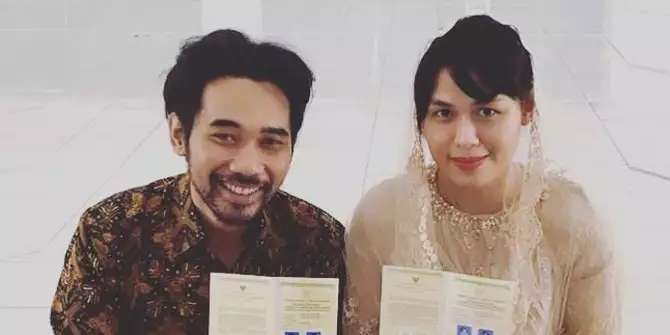 8 Potret Lawas Artis Menikah di KUA, Armand Maulana Masih Jadul & Sederhana Banget!