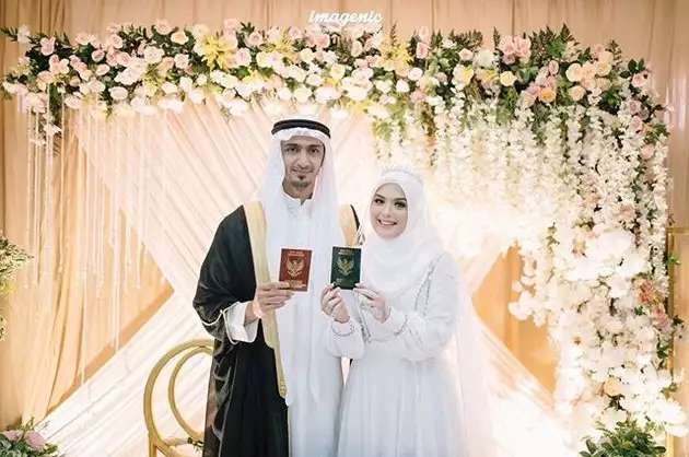 8 Potret Lawas Artis Menikah di KUA, Armand Maulana Masih Jadul & Sederhana Banget!