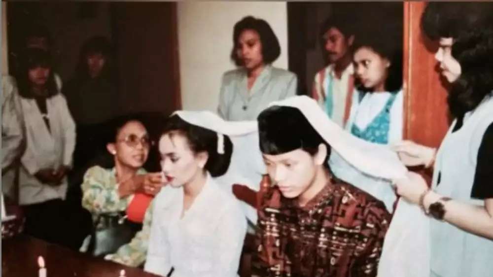 8 Potret Lawas Artis Menikah di KUA, Armand Maulana Masih Jadul & Sederhana Banget!