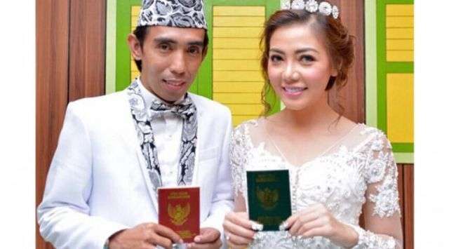8 Potret Lawas Artis Menikah di KUA, Armand Maulana Masih Jadul & Sederhana Banget!