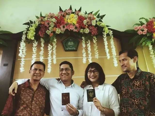 8 Potret Lawas Artis Menikah di KUA, Armand Maulana Masih Jadul & Sederhana Banget!