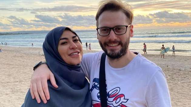 Didiagnosis Tak Bisa Punya Anak, Artis Cantik Ini Rela Sang Suami Poligami: `Aku Pengen Masuk Surga`