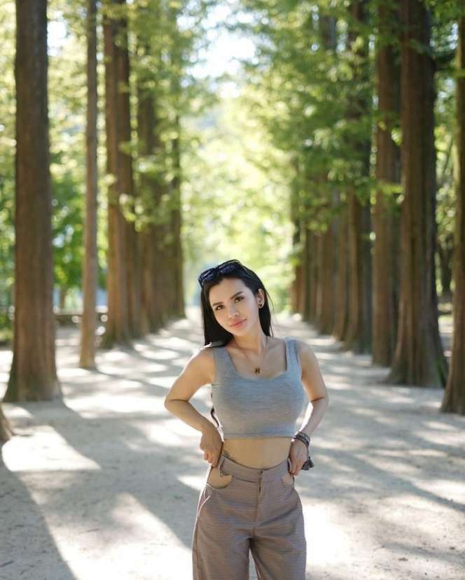 Potret Maria Vania Liburan di Korea, Pamer Body Super Hot, Bikin Salah Fokus!