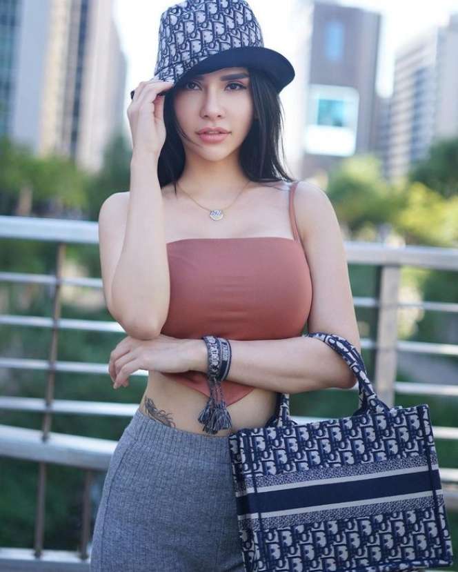 Potret Maria Vania Liburan di Korea, Pamer Body Super Hot, Bikin Salah Fokus!
