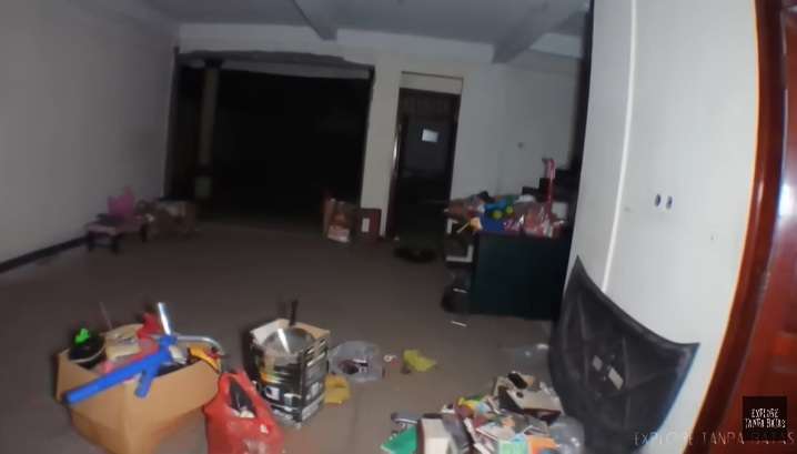 Potret Rumah Terbengkalai Milik Eks Wakapolri, Isinya Seram Banget, Bikin Merinding!