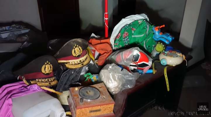 Potret Rumah Terbengkalai Milik Eks Wakapolri, Isinya Seram Banget, Bikin Merinding!