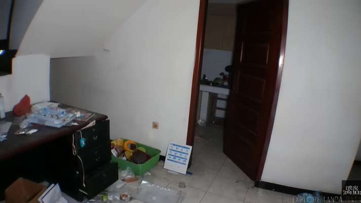Potret Rumah Terbengkalai Milik Eks Wakapolri, Isinya Seram Banget, Bikin Merinding!