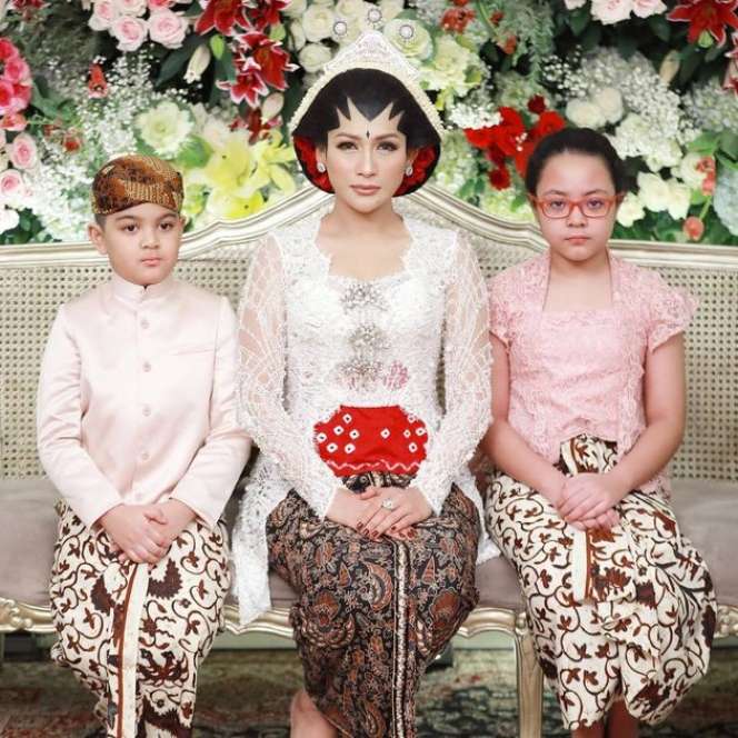 Potret Amira Anak Tata Janeeta yang Jauh dari Sorotan, Kini Sudah Beranjak Remaja