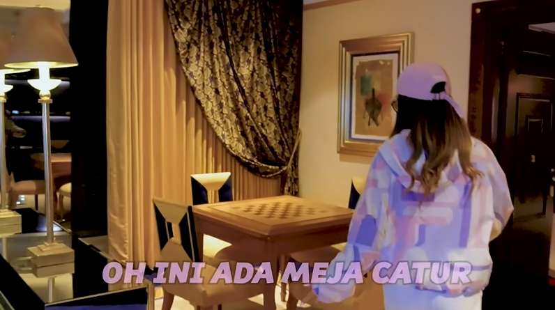 12 Potret Mewahnya Hotel Jessica Jane Liburan di Dubai, Rp40 Juta Semalam, Dimana-mana Emas!