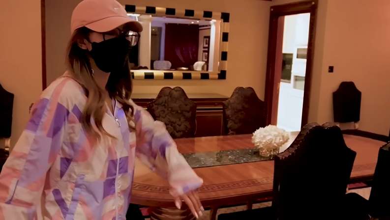 12 Potret Mewahnya Hotel Jessica Jane Liburan di Dubai, Rp40 Juta Semalam, Dimana-mana Emas!
