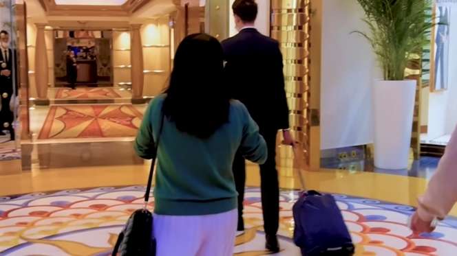 12 Potret Mewahnya Hotel Jessica Jane Liburan di Dubai, Rp40 Juta Semalam, Dimana-mana Emas!