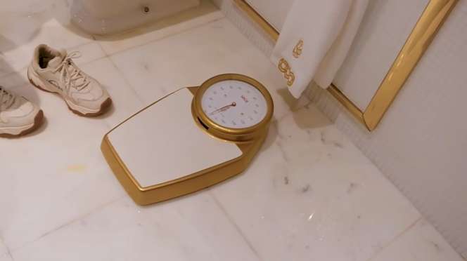 12 Potret Mewahnya Hotel Jessica Jane Liburan di Dubai, Rp40 Juta Semalam, Dimana-mana Emas!
