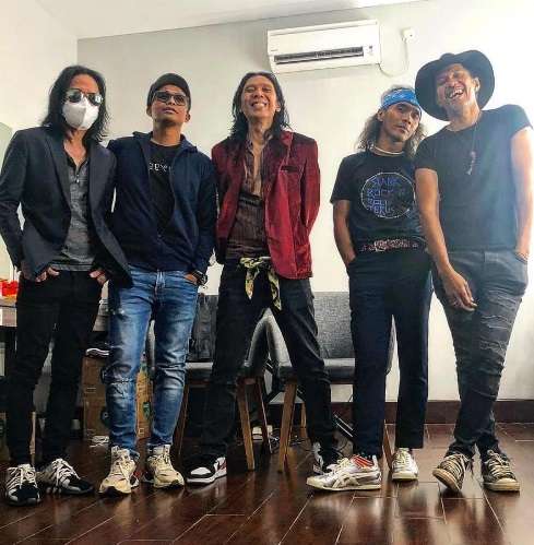 Jadi Penampilan Apik, Dewa 19 dan Slank Kolaborasi Saling Tukar Vokalis