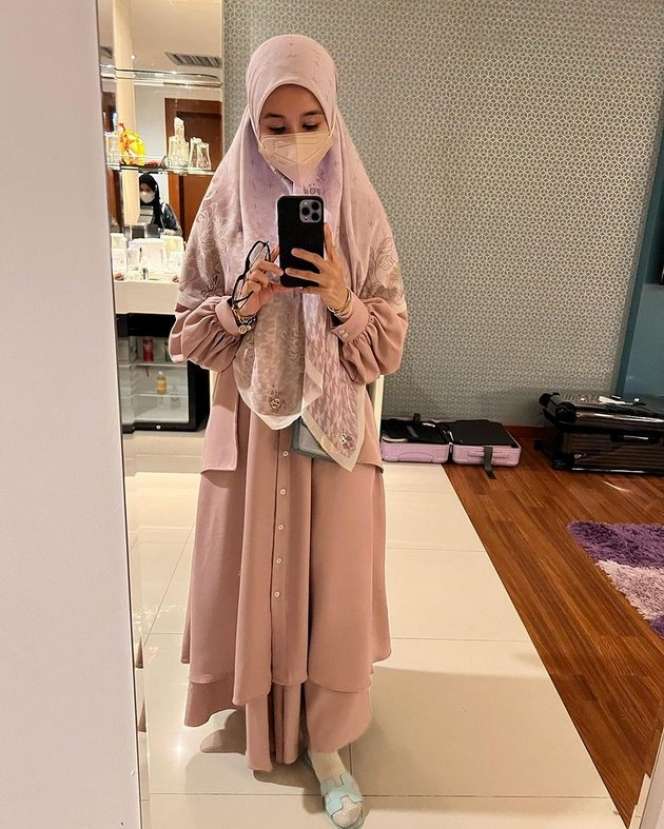 Potret Laudya Cynthia Bella di Banjarmasin, Bergandengan Manis Bareng Ayah!