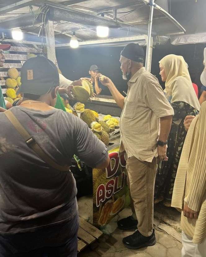 Potret Laudya Cynthia Bella di Banjarmasin, Bergandengan Manis Bareng Ayah!