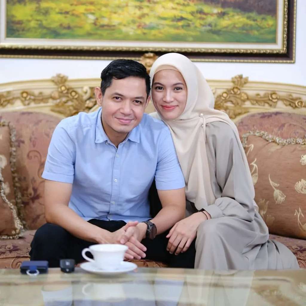 Sederet Pasangan Artis Dikenal Religius, Ada yang Mengikuti Jejak Suami Berhijrah 