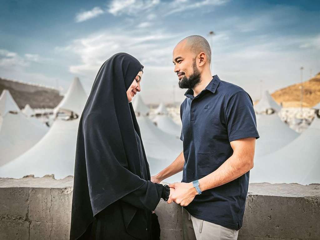Sederet Pasangan Artis Dikenal Religius, Ada yang Mengikuti Jejak Suami Berhijrah 