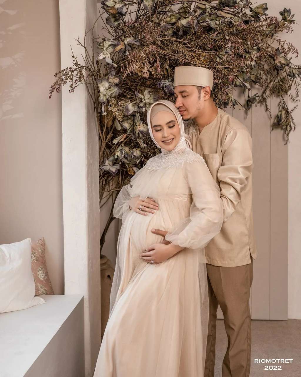 Sederet Pasangan Artis Dikenal Religius, Ada yang Mengikuti Jejak Suami Berhijrah 