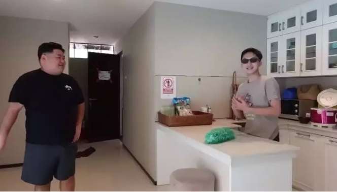 10 Potret Rumah Baru Komedian Kenta Hadiah dari Ruben Onsu, Toiletnya Lucu Bertema Kartun!