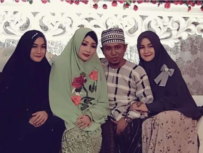 Ingat Lora Fadil? Anggota DPR yang Viral Bawa 3 Istri Cantik Saat Dilantik, Kini Kepergok Tidur di Ruang Rapat, Begini Nasibnya