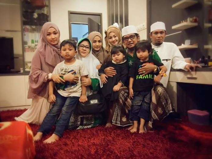 Ingat Lora Fadil? Anggota DPR yang Viral Bawa 3 Istri Cantik Saat Dilantik, Kini Kepergok Tidur di Ruang Rapat, Begini Nasibnya