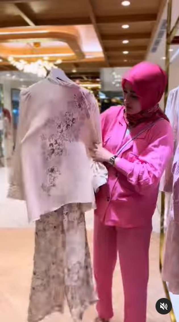 5 Tahun Menjadi Mualaf, Stevi Agnecya Putuskan Berhijab