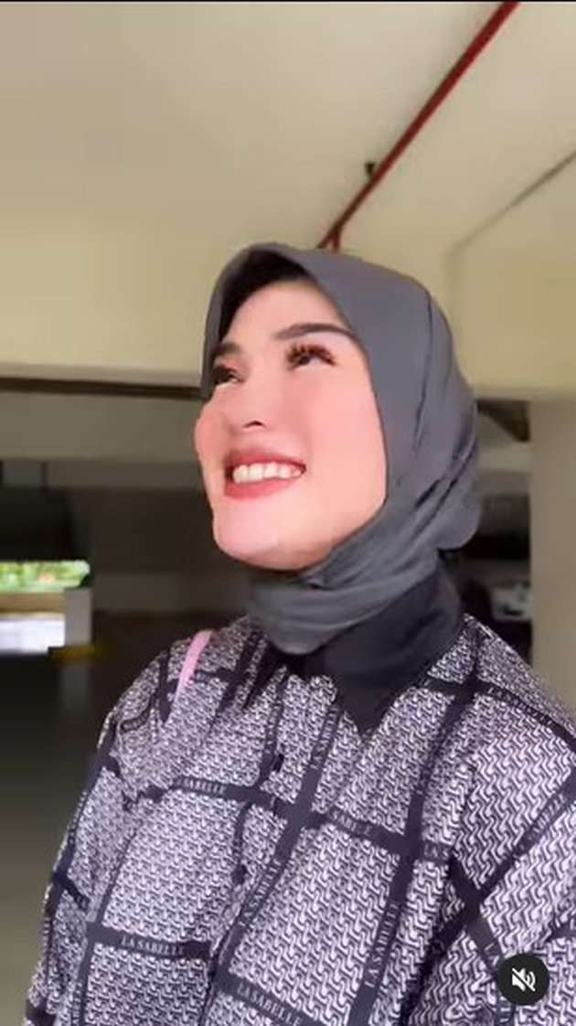 5 Tahun Menjadi Mualaf, Stevi Agnecya Putuskan Berhijab