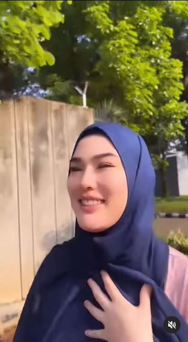 5 Tahun Menjadi Mualaf, Stevi Agnecya Putuskan Berhijab